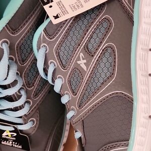 Women's Size 6 Grey Athletech Racer Shoes